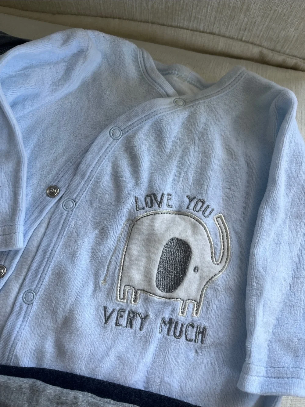 Baby clothing bundle like new - 0-3 months bodies, pajamas, beanies, onesie…